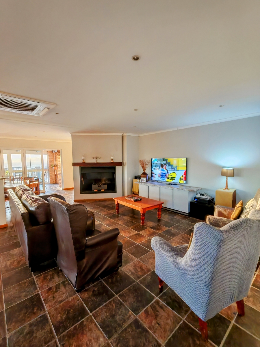 4 Bedroom Property for Sale in De Kelders Western Cape